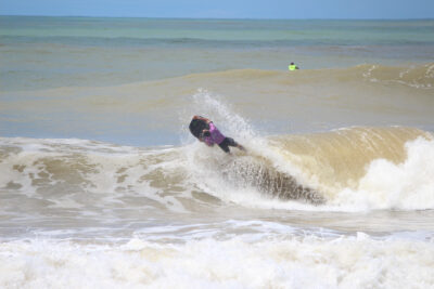 Leia mais sobre o artigo Tops estreiam em mar clássico do segundo dia de Wahine Bodyboarding Pro